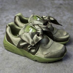 Like new in box Rihanna Fenty Puma Bow Sneakers👟